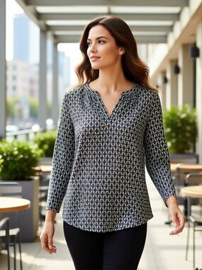 Liz Claiborne Green and White Geometric V-Neck Blouse